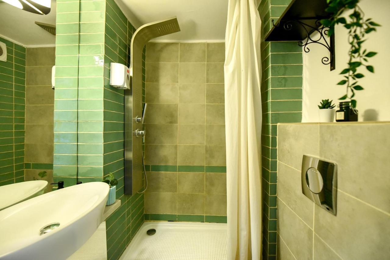 Captivating Old Town Apartment Bukarest Eksteriør billede