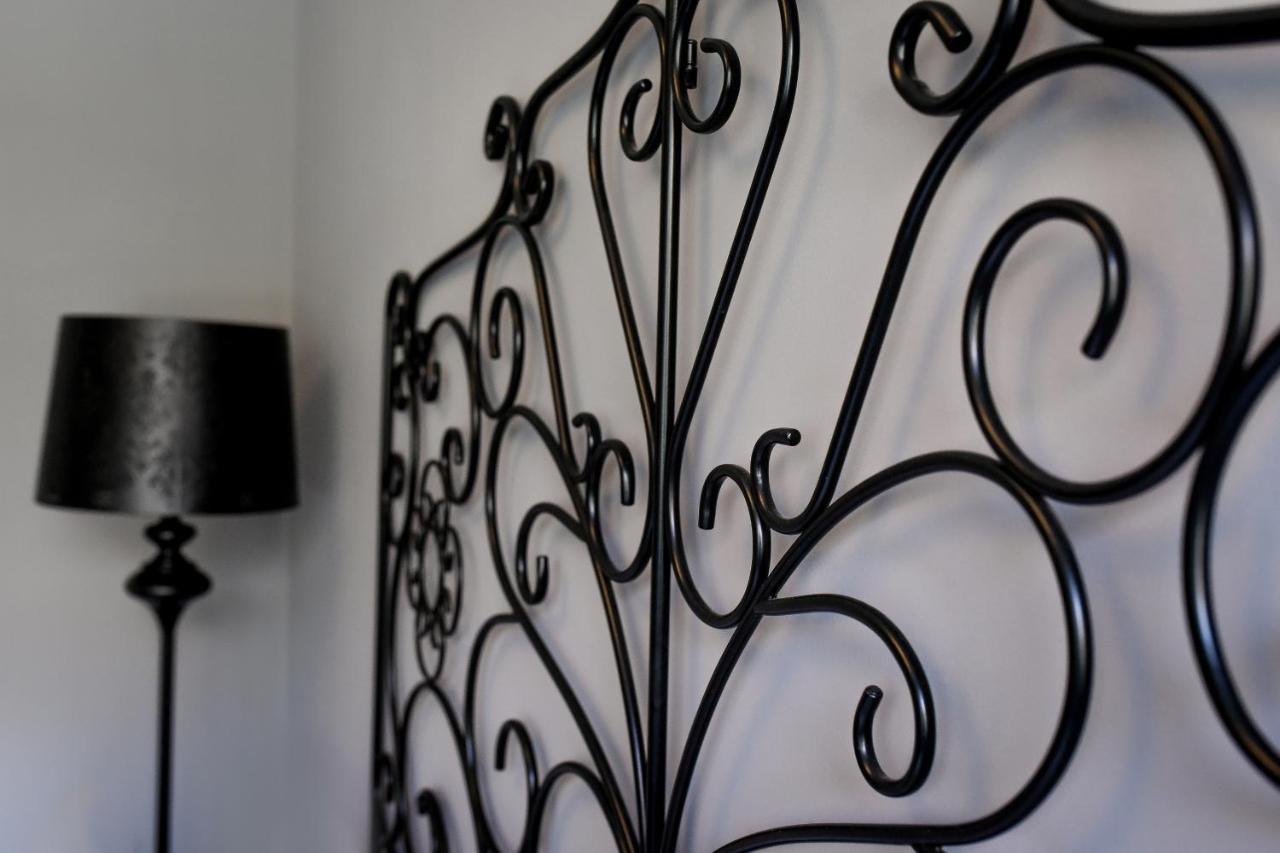 Captivating Old Town Apartment Bukarest Eksteriør billede